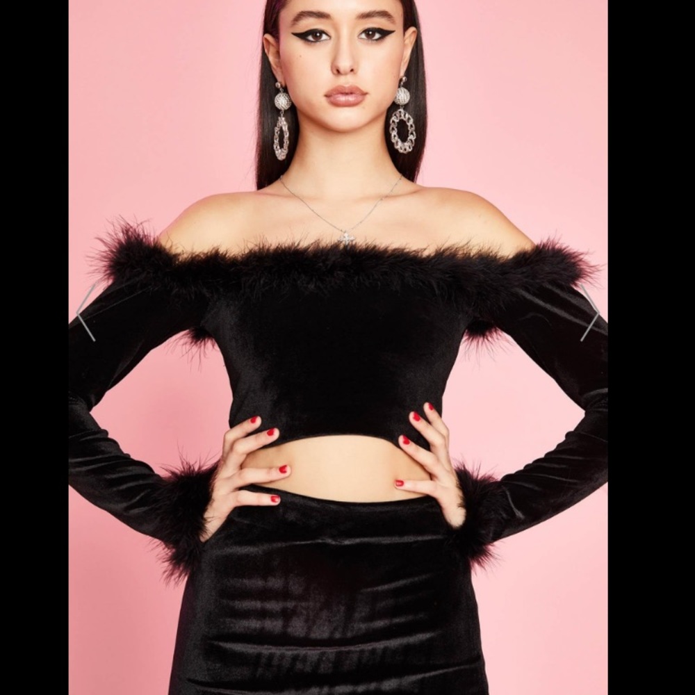 sugar thrillz, black feather crop top🖤☠️